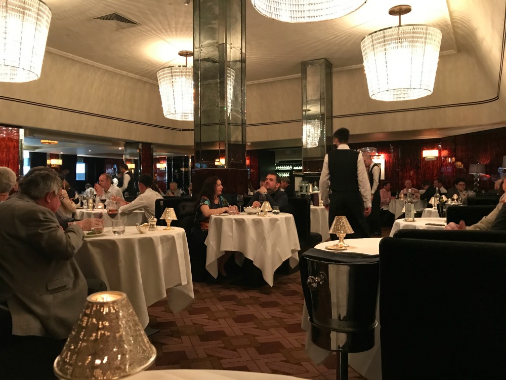 Savoy Grill Restaurant decor